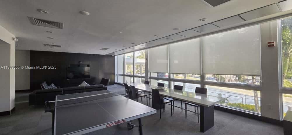 For Sale: $278,000 (0 beds, 1 baths, 680 Square Feet)