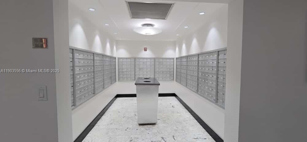 For Sale: $278,000 (0 beds, 1 baths, 680 Square Feet)