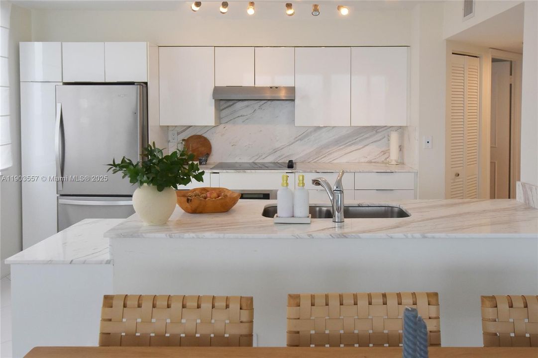 Recently Rented: $5,500 (2 beds, 2 baths, 1200 Square Feet)