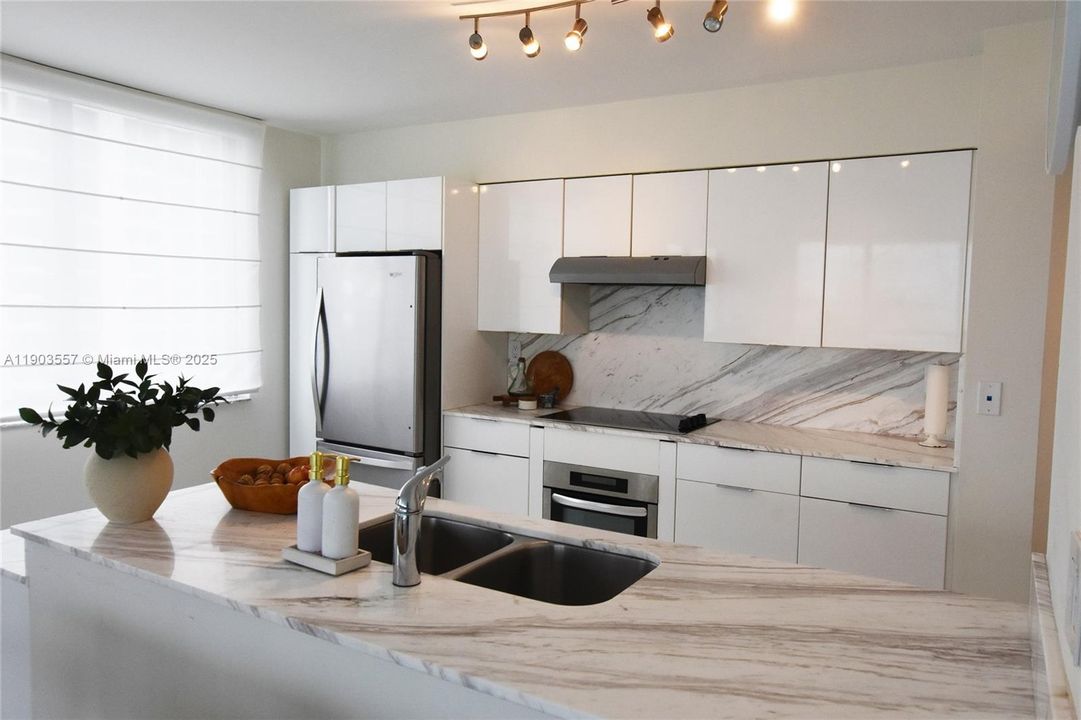 Recently Rented: $5,500 (2 beds, 2 baths, 1200 Square Feet)