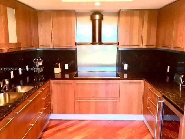 Recently Rented: $12,000 (3 beds, 3 baths, 2480 Square Feet)