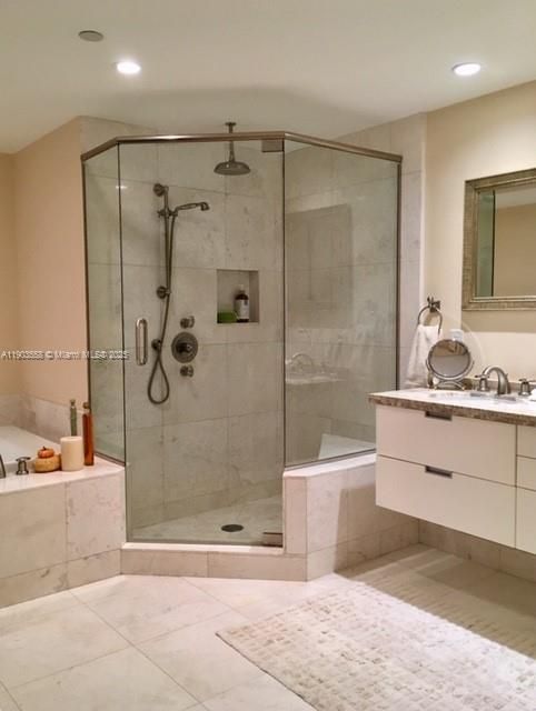 Recently Rented: $12,000 (3 beds, 3 baths, 2480 Square Feet)