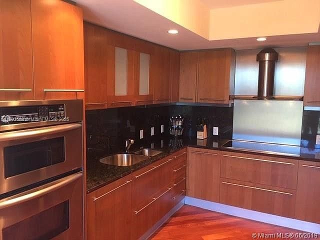 Recently Rented: $12,000 (3 beds, 3 baths, 2480 Square Feet)