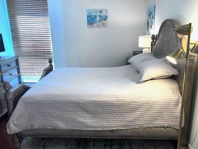 Recently Rented: $12,000 (3 beds, 3 baths, 2480 Square Feet)