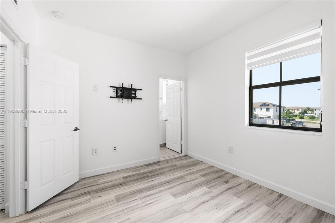 For Rent: $3,200 (3 beds, 3 baths, 1332 Square Feet)