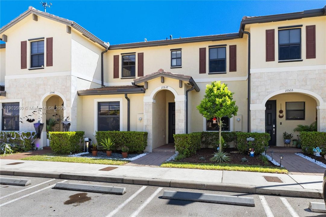 For Rent: $3,200 (3 beds, 3 baths, 1332 Square Feet)