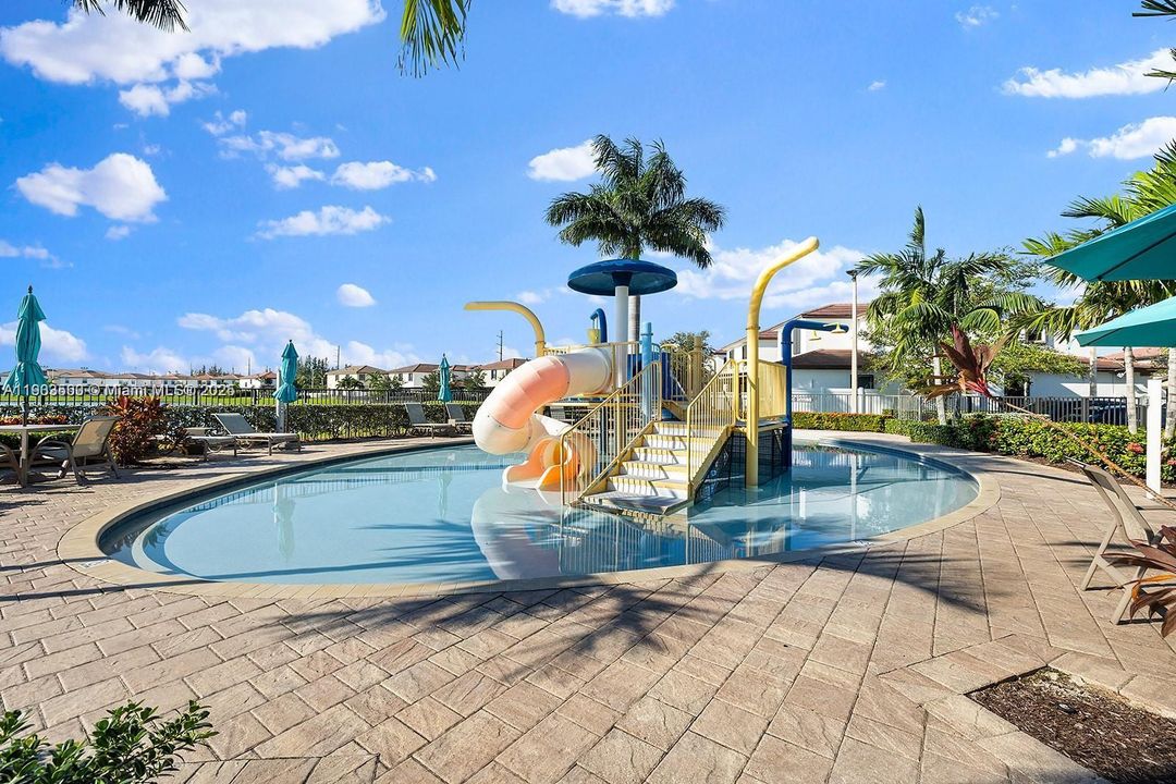 For Rent: $3,200 (3 beds, 3 baths, 1332 Square Feet)