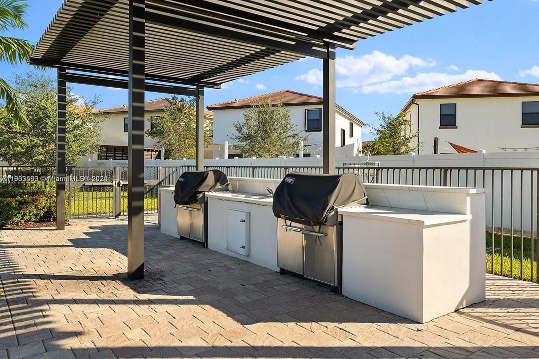 For Rent: $3,200 (3 beds, 3 baths, 1332 Square Feet)