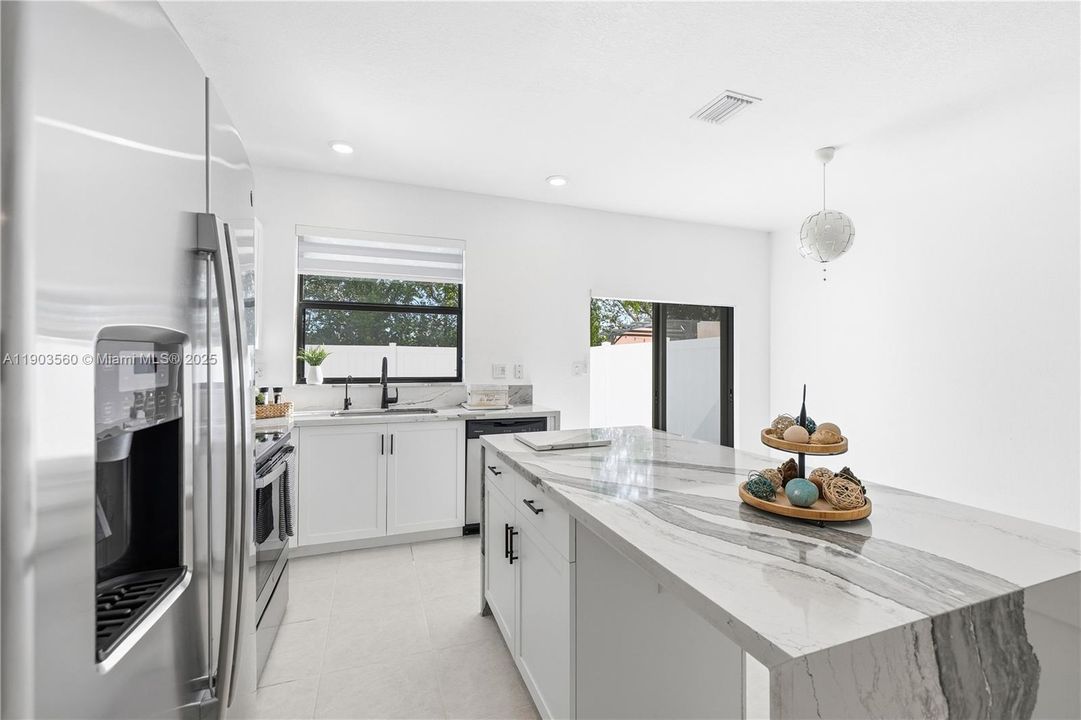 For Rent: $3,200 (3 beds, 3 baths, 1332 Square Feet)