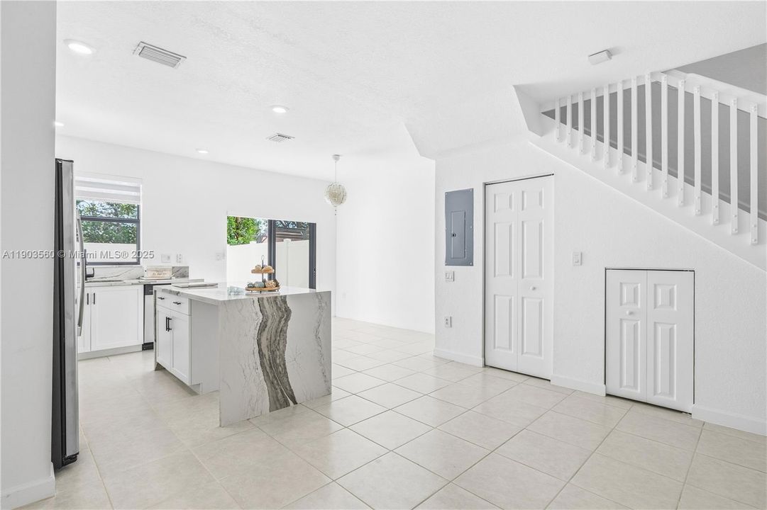 For Rent: $3,200 (3 beds, 3 baths, 1332 Square Feet)