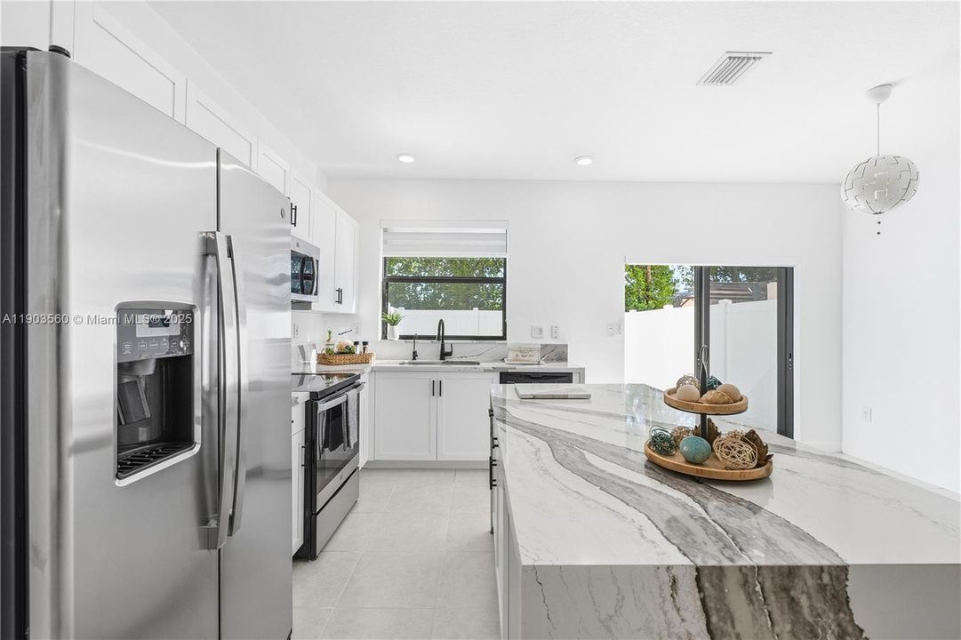 For Rent: $3,200 (3 beds, 3 baths, 1332 Square Feet)