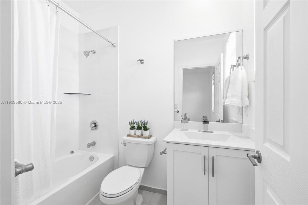 For Rent: $3,200 (3 beds, 3 baths, 1332 Square Feet)