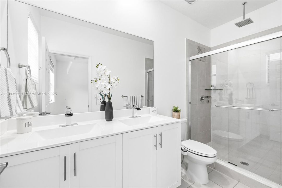 For Rent: $3,200 (3 beds, 3 baths, 1332 Square Feet)