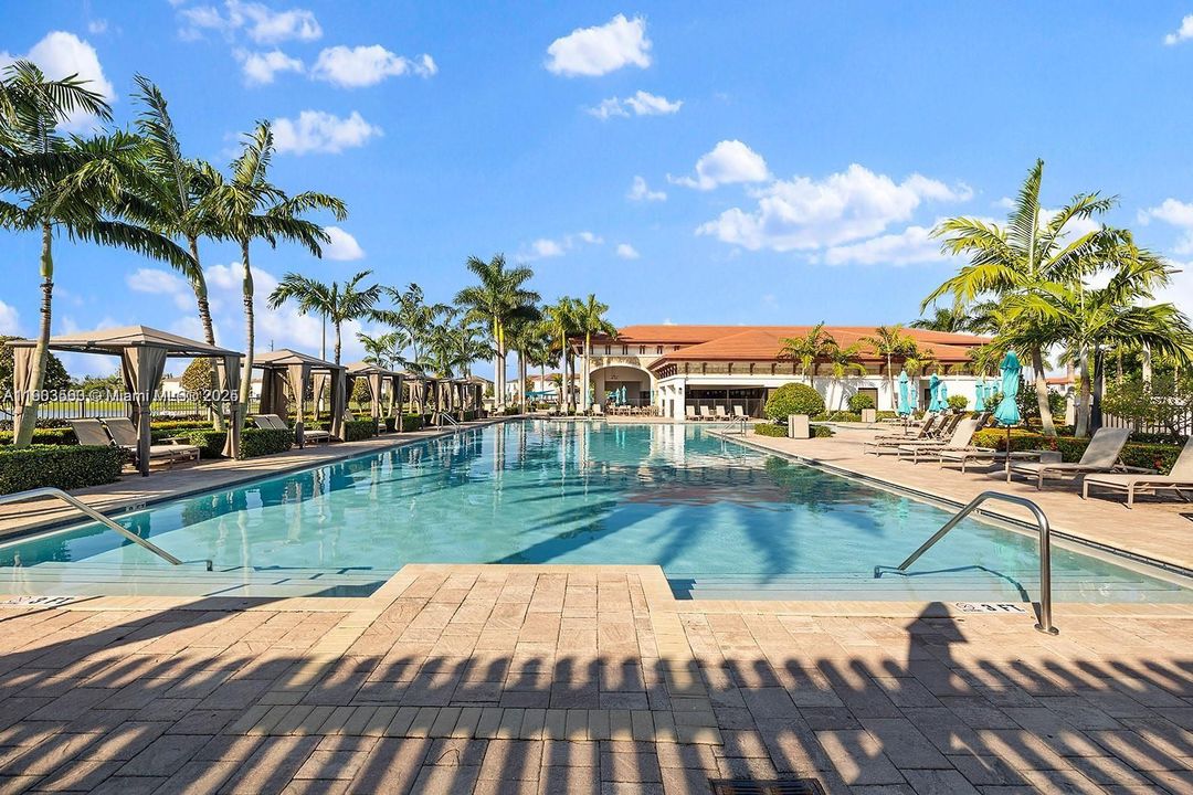 For Rent: $3,200 (3 beds, 3 baths, 1332 Square Feet)