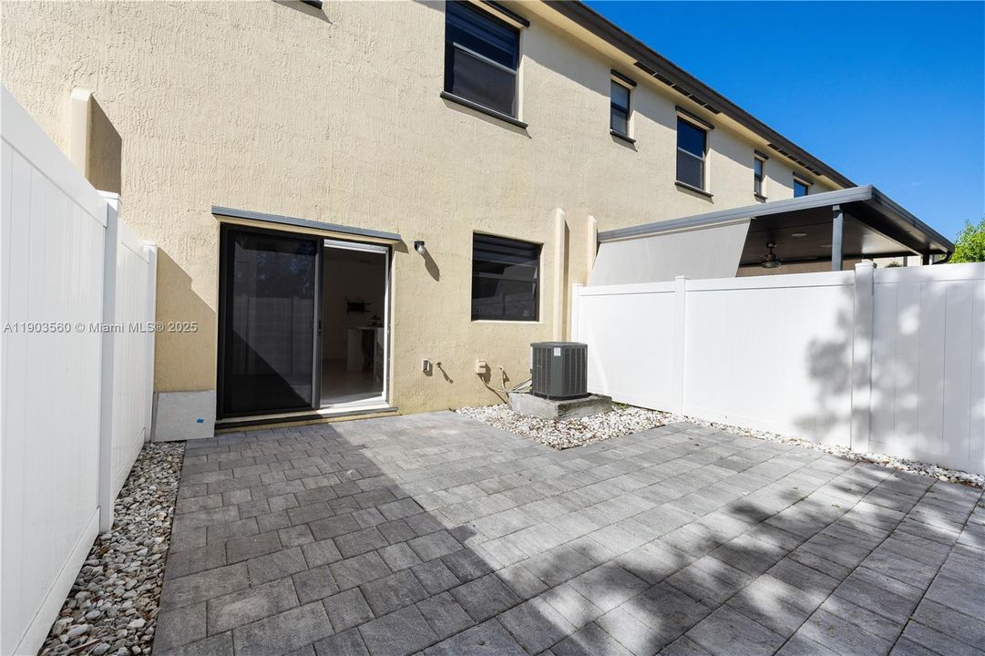 For Rent: $3,200 (3 beds, 3 baths, 1332 Square Feet)