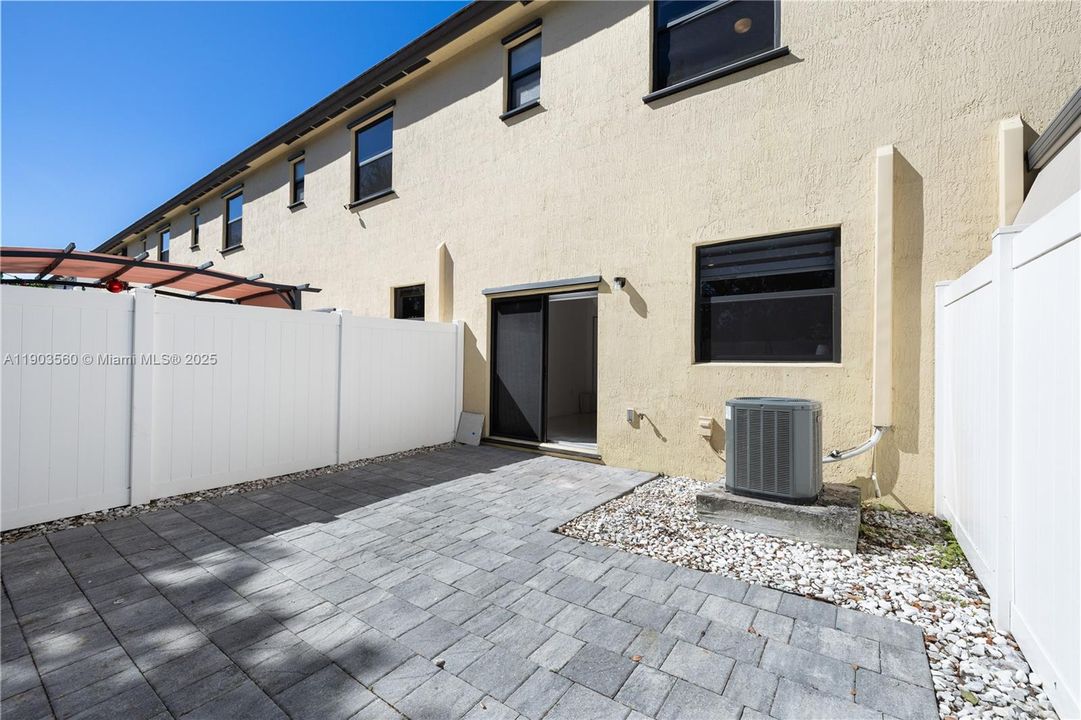 For Rent: $3,200 (3 beds, 3 baths, 1332 Square Feet)