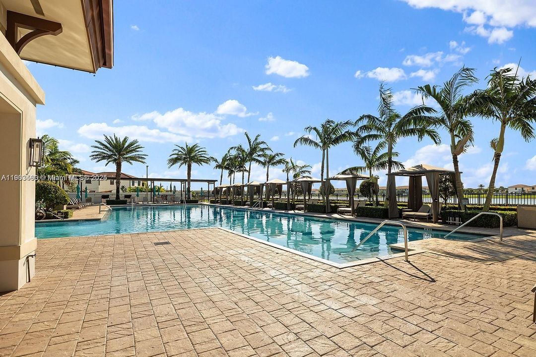 For Rent: $3,200 (3 beds, 3 baths, 1332 Square Feet)