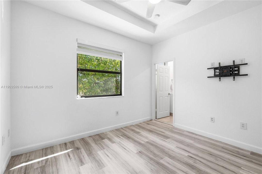 For Rent: $3,200 (3 beds, 3 baths, 1332 Square Feet)