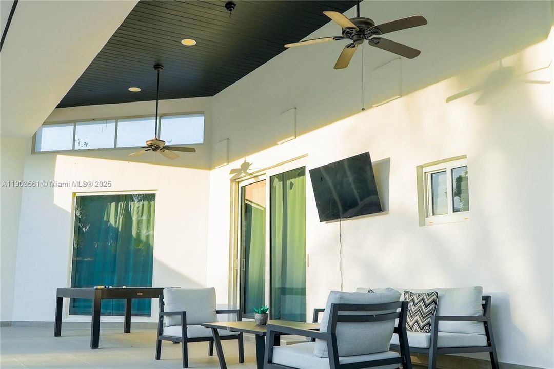 For Sale: $3,750,000 (5 beds, 4 baths, 4462 Square Feet)