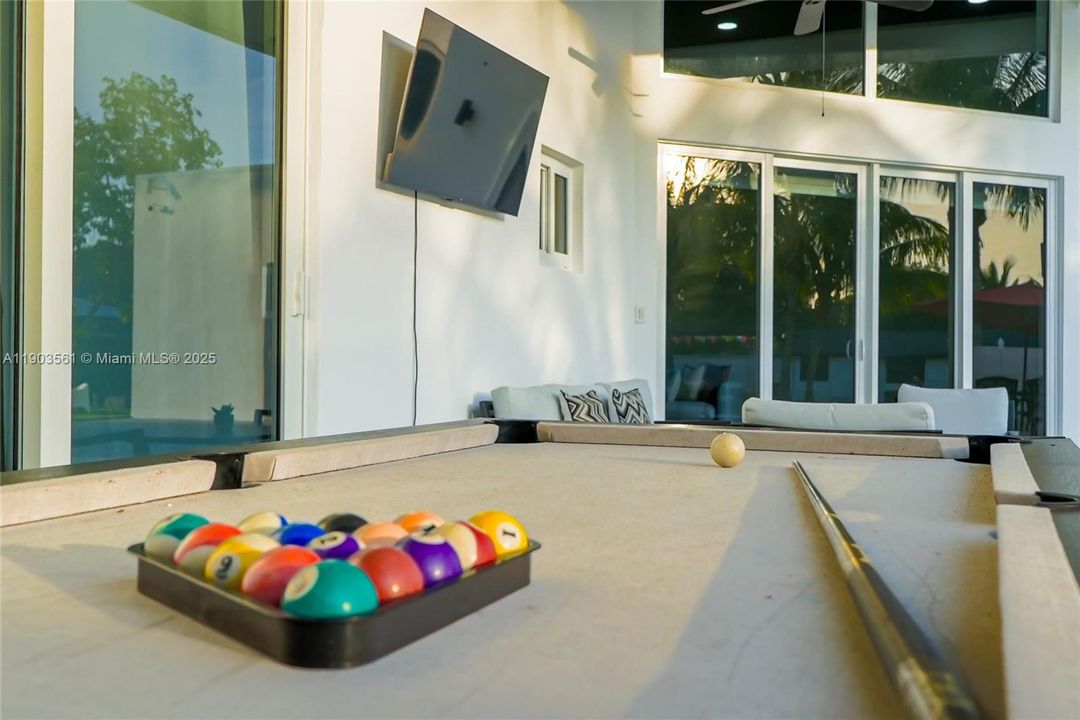 For Sale: $3,750,000 (5 beds, 4 baths, 4462 Square Feet)