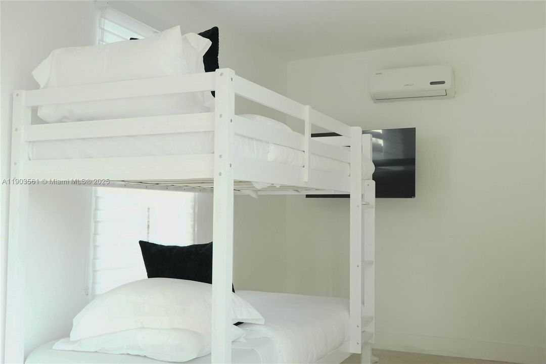 For Sale: $3,750,000 (5 beds, 4 baths, 4462 Square Feet)