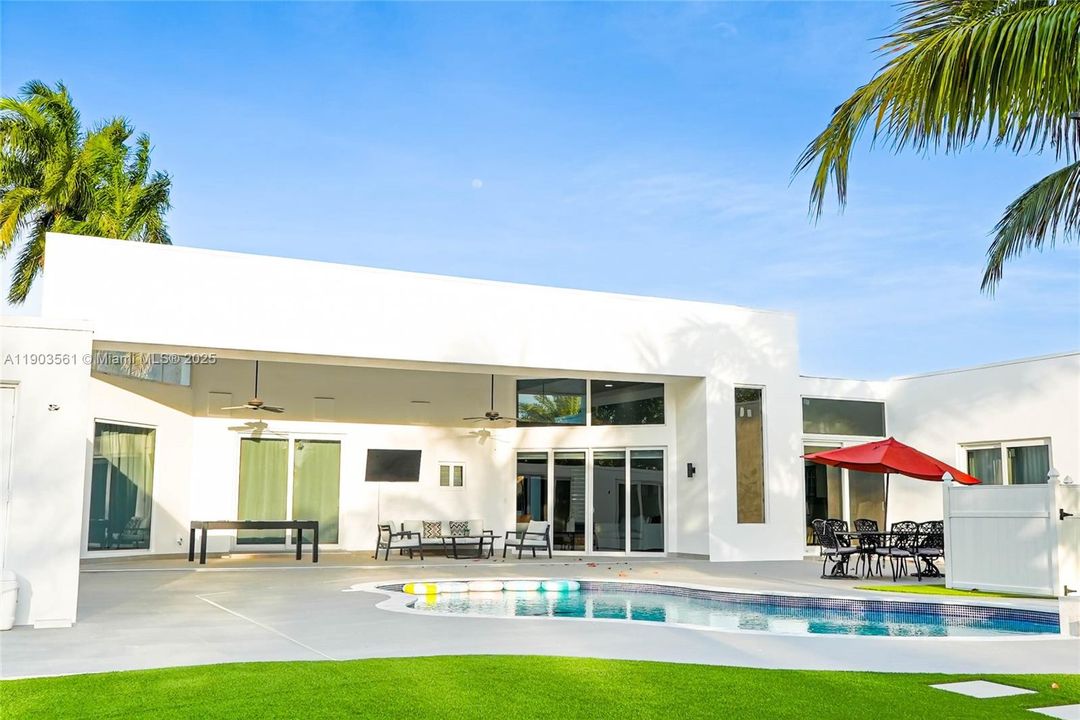 For Sale: $3,750,000 (5 beds, 4 baths, 4462 Square Feet)