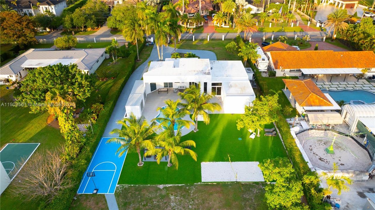 For Sale: $3,750,000 (5 beds, 4 baths, 4462 Square Feet)