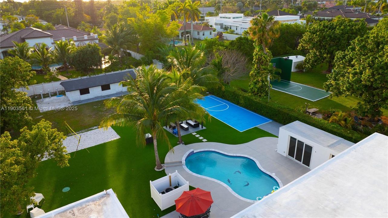 For Sale: $3,750,000 (5 beds, 4 baths, 4462 Square Feet)