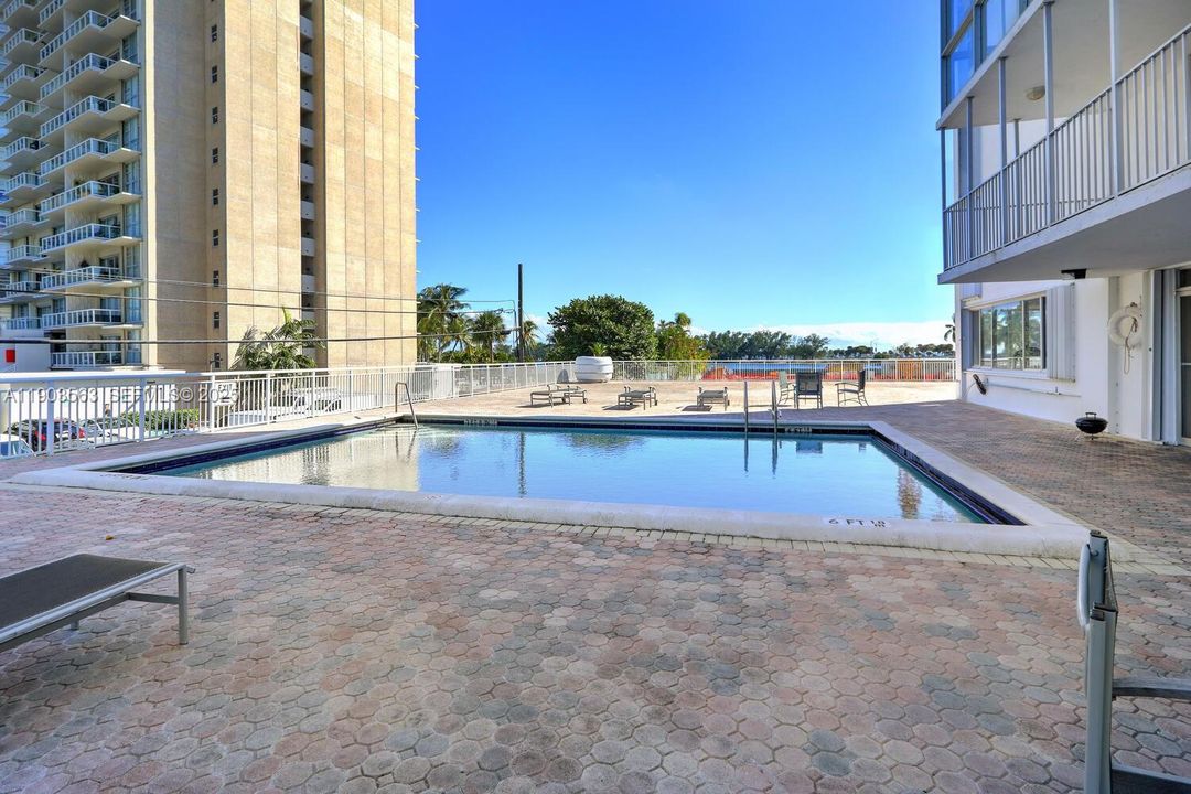 待售: $499,000 (2 贝兹, 2 浴室, 1430 平方英尺)