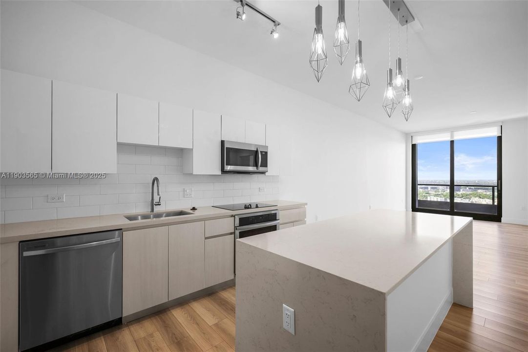 Active With Contract: $3,350 (1 beds, 1 baths, 859 Square Feet)