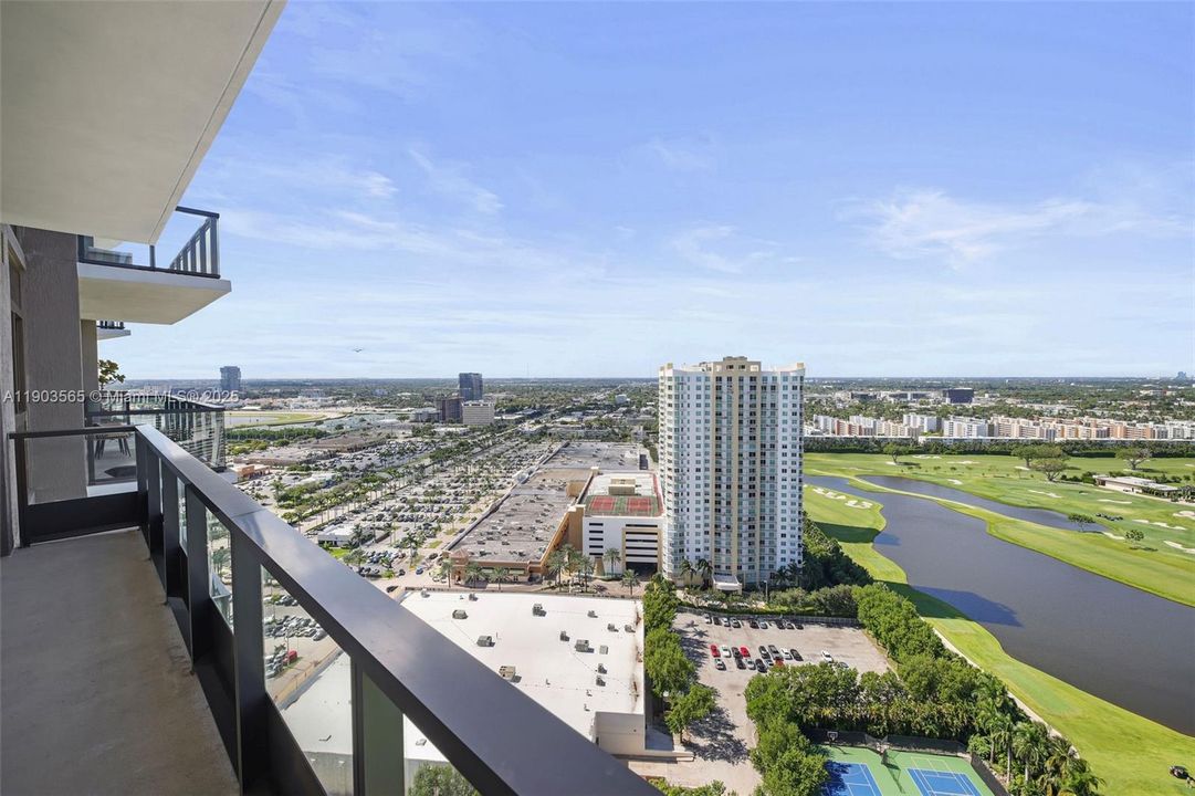 Active With Contract: $3,350 (1 beds, 1 baths, 859 Square Feet)