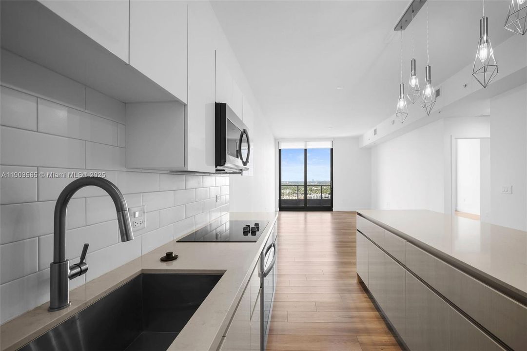 Active With Contract: $3,350 (1 beds, 1 baths, 859 Square Feet)