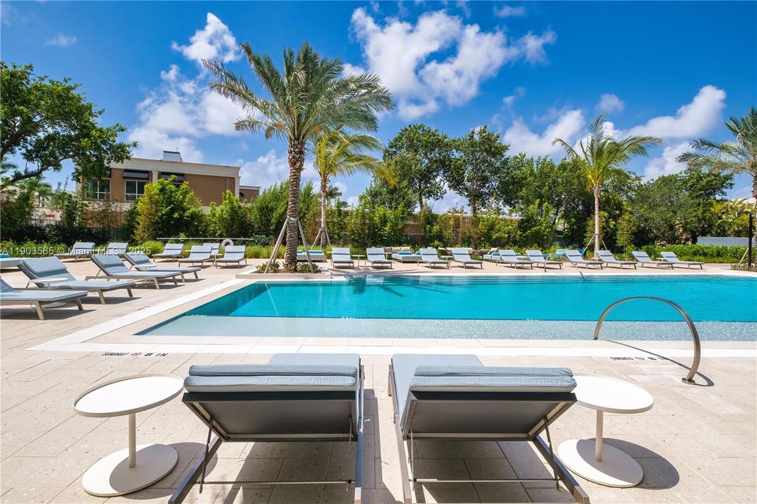 Active With Contract: $3,350 (1 beds, 1 baths, 859 Square Feet)