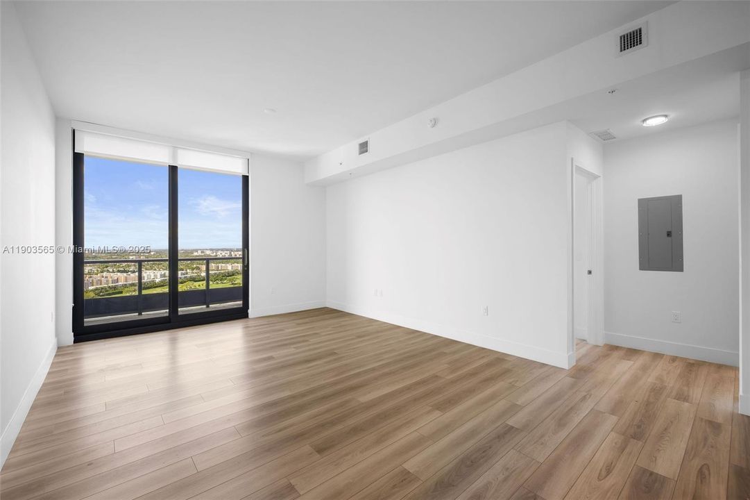 Active With Contract: $3,350 (1 beds, 1 baths, 859 Square Feet)