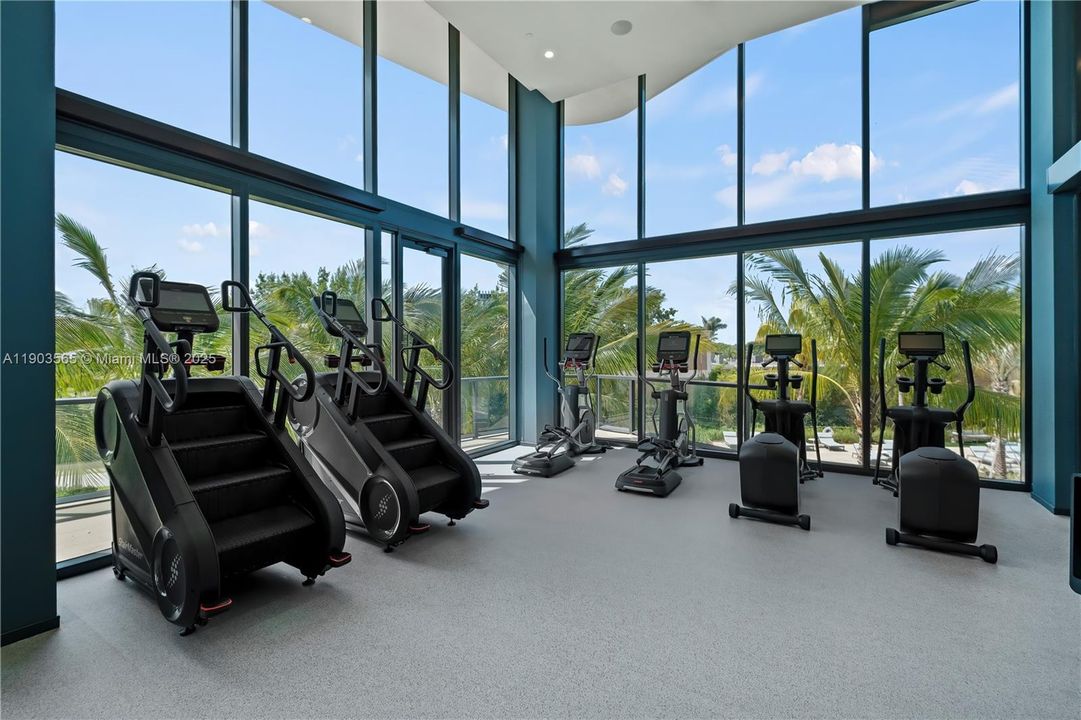 Active With Contract: $3,350 (1 beds, 1 baths, 859 Square Feet)