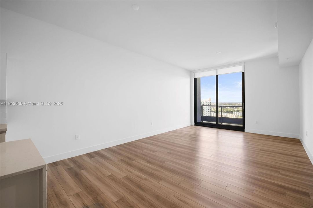 Active With Contract: $3,350 (1 beds, 1 baths, 859 Square Feet)