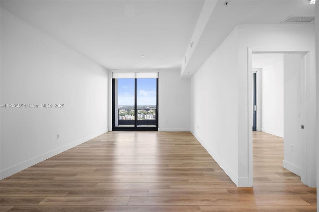 Active With Contract: $3,350 (1 beds, 1 baths, 859 Square Feet)