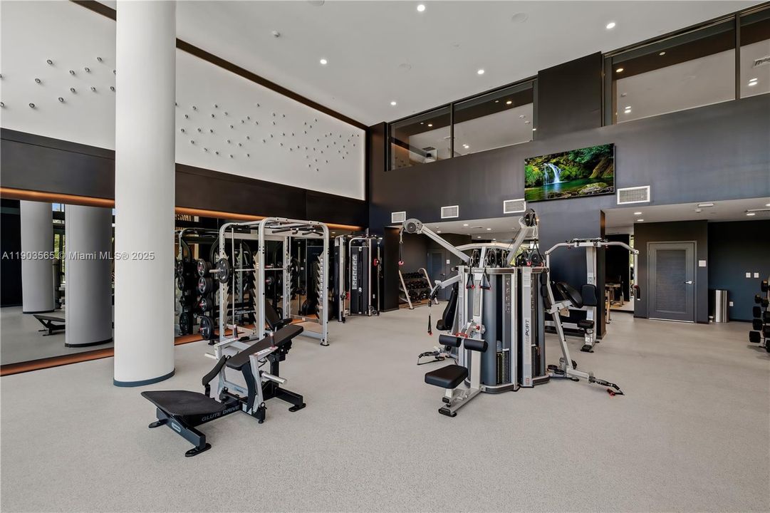 Active With Contract: $3,350 (1 beds, 1 baths, 859 Square Feet)