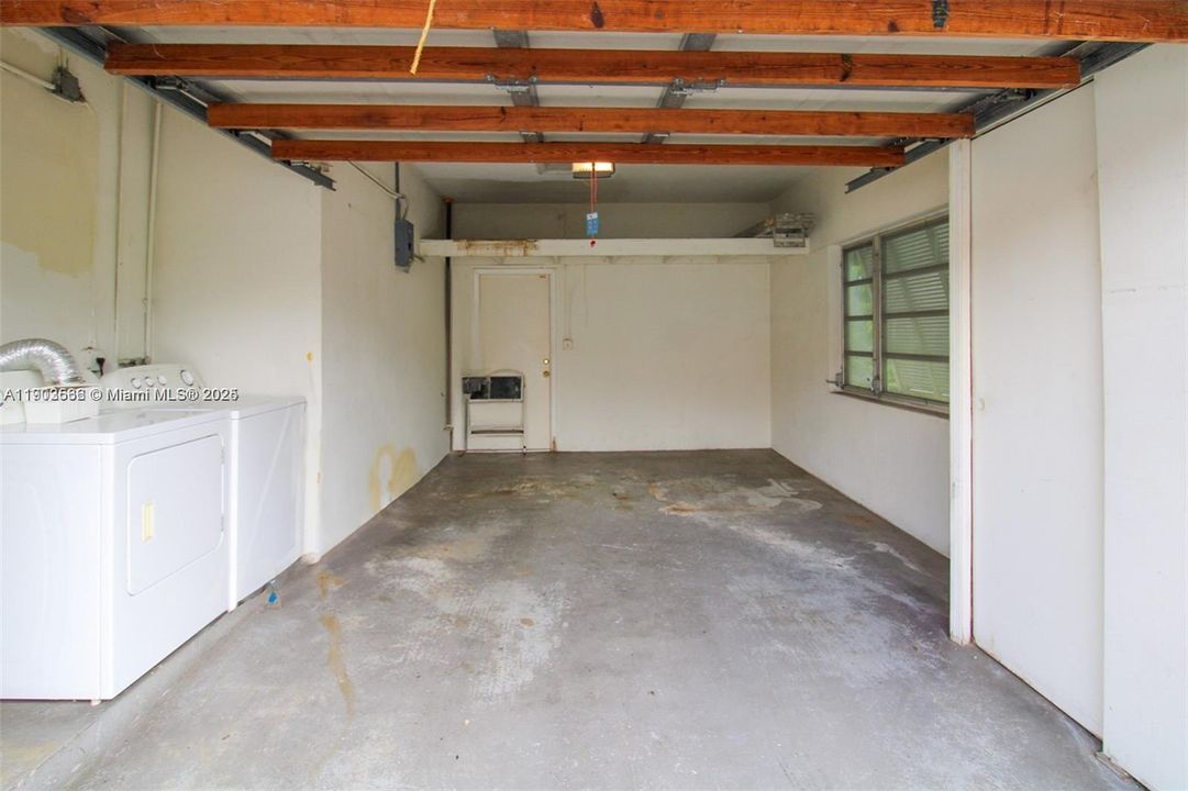 Active With Contract: $845,000 (3 beds, 2 baths, 1470 Square Feet)