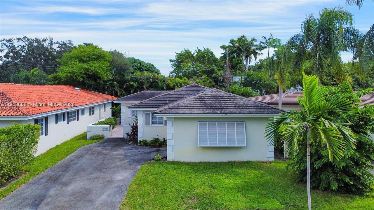 Active With Contract: $845,000 (3 beds, 2 baths, 1470 Square Feet)