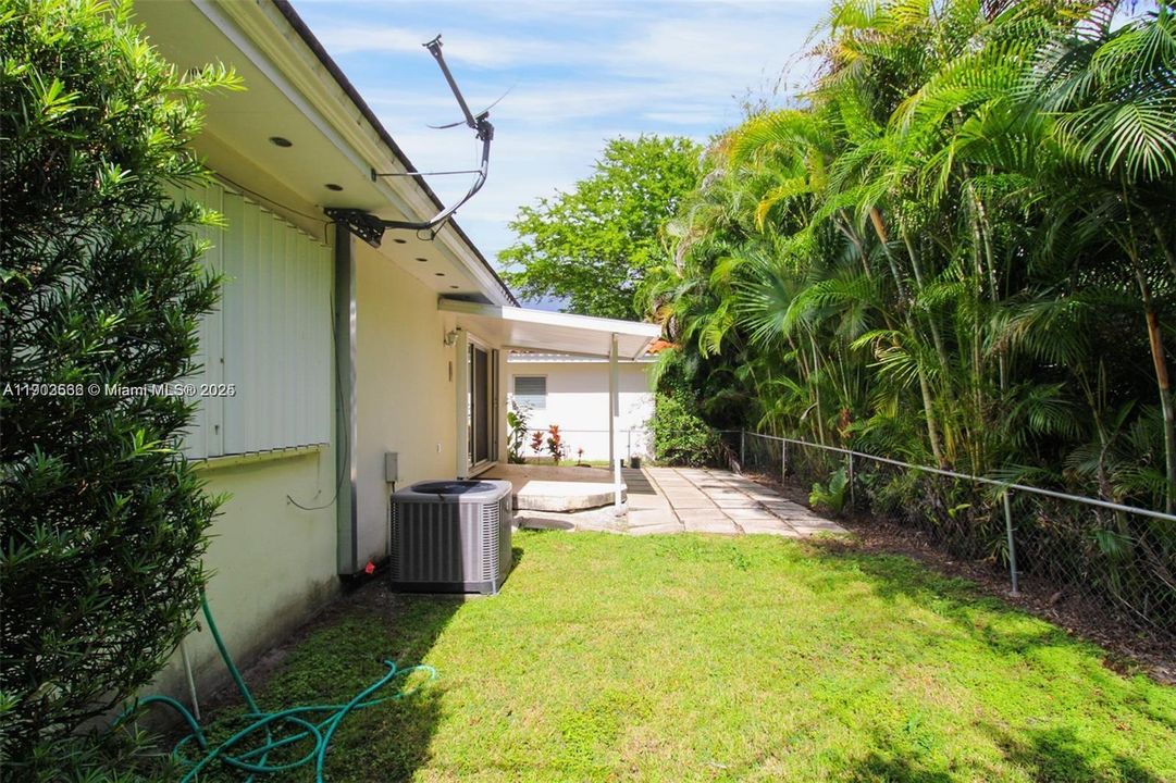 Active With Contract: $845,000 (3 beds, 2 baths, 1470 Square Feet)