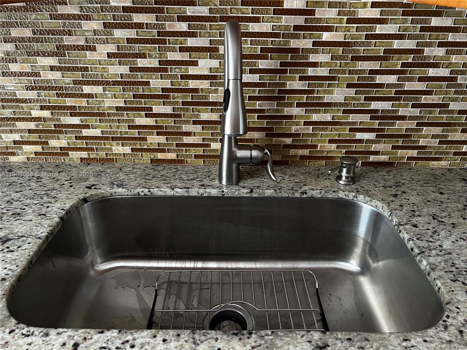 Recently Sold: $469,900 (3 beds, 2 baths, 1480 Square Feet)