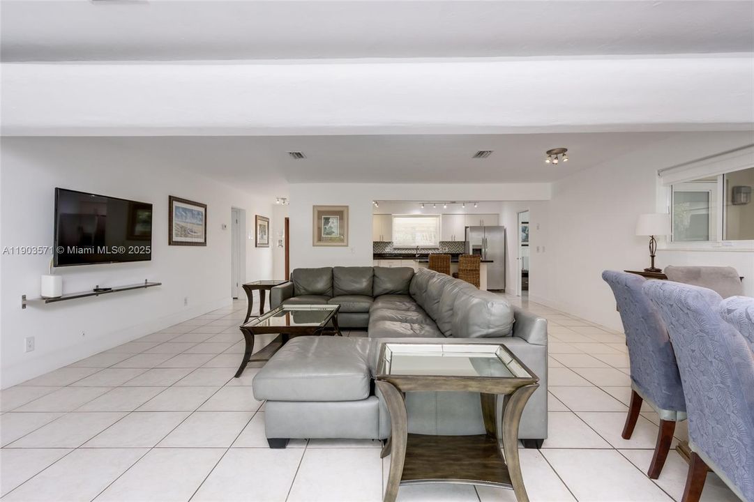 For Rent: $5,000 (4 beds, 3 baths, 1573 Square Feet)