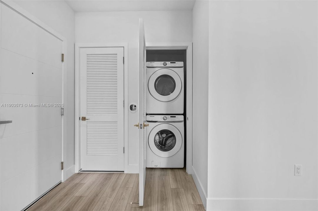 Active With Contract: $5,788 (3 beds, 2 baths, 1674 Square Feet)