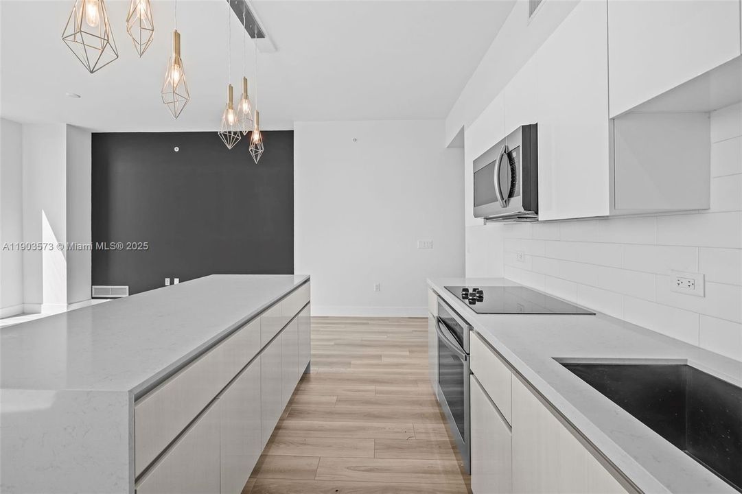 Active With Contract: $5,788 (3 beds, 2 baths, 1674 Square Feet)