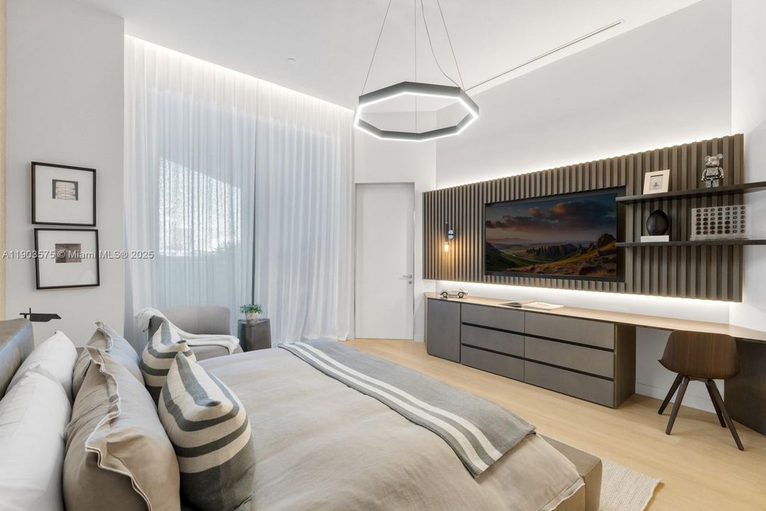 For Sale: $24,500,000 (5 beds, 5 baths, 4589 Square Feet)