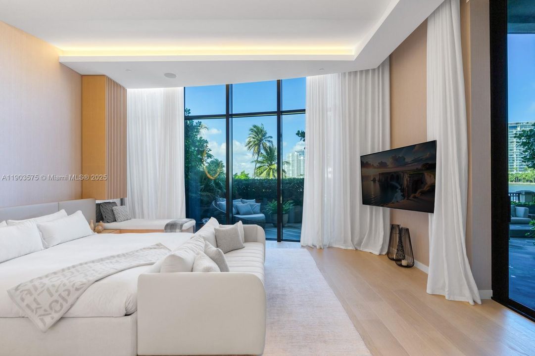 For Sale: $24,500,000 (5 beds, 5 baths, 4589 Square Feet)