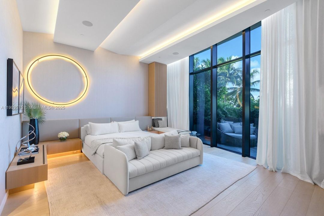 For Sale: $24,500,000 (5 beds, 5 baths, 4589 Square Feet)