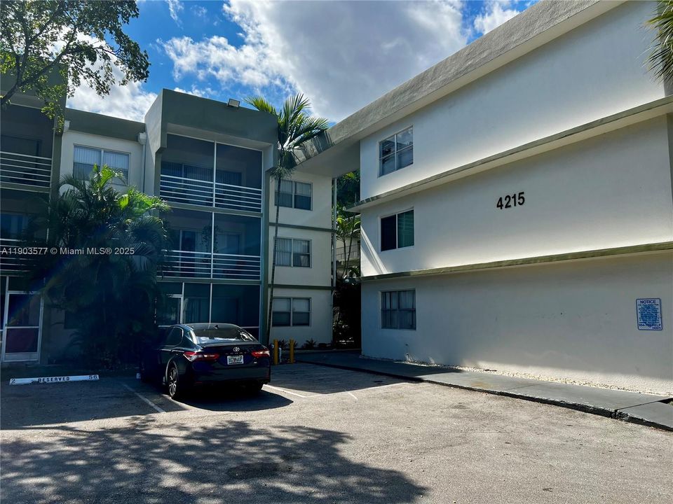 For Rent: $1,850 (2 beds, 2 baths, 1252 Square Feet)