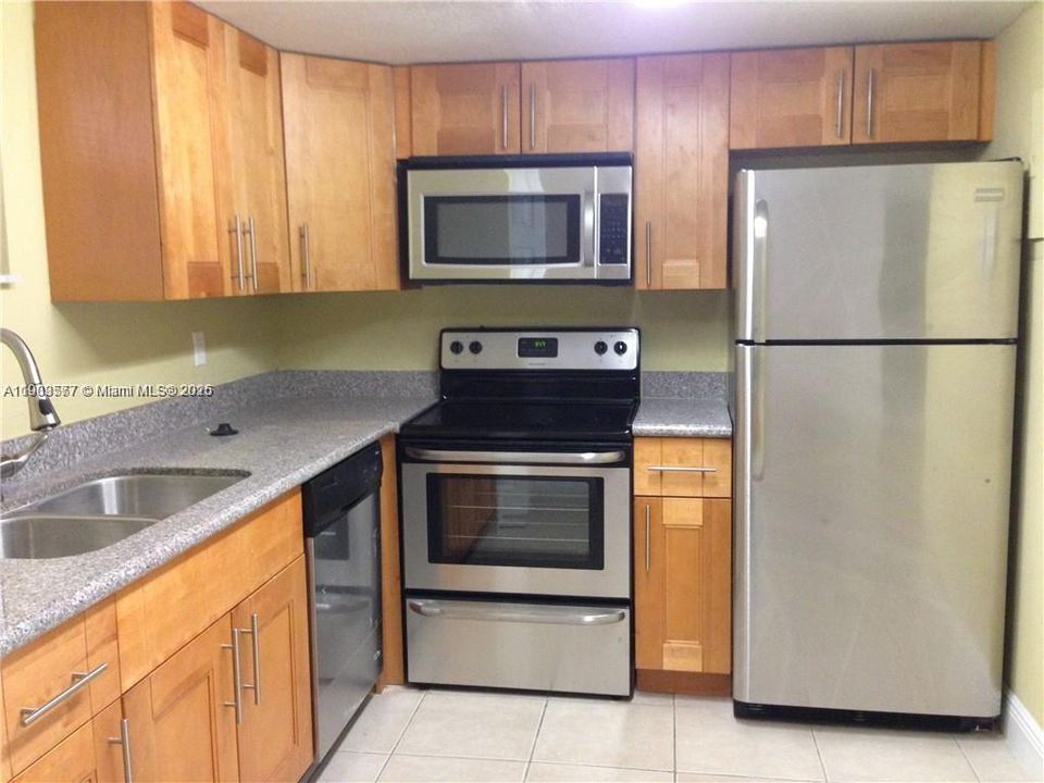 For Rent: $1,850 (2 beds, 2 baths, 1252 Square Feet)